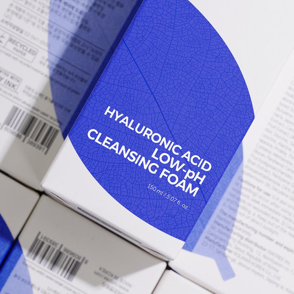 Hyaluronic Acid Low pH Cleansing Foam 150 ml